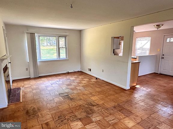 3rd image of 4113 Colonial Ave