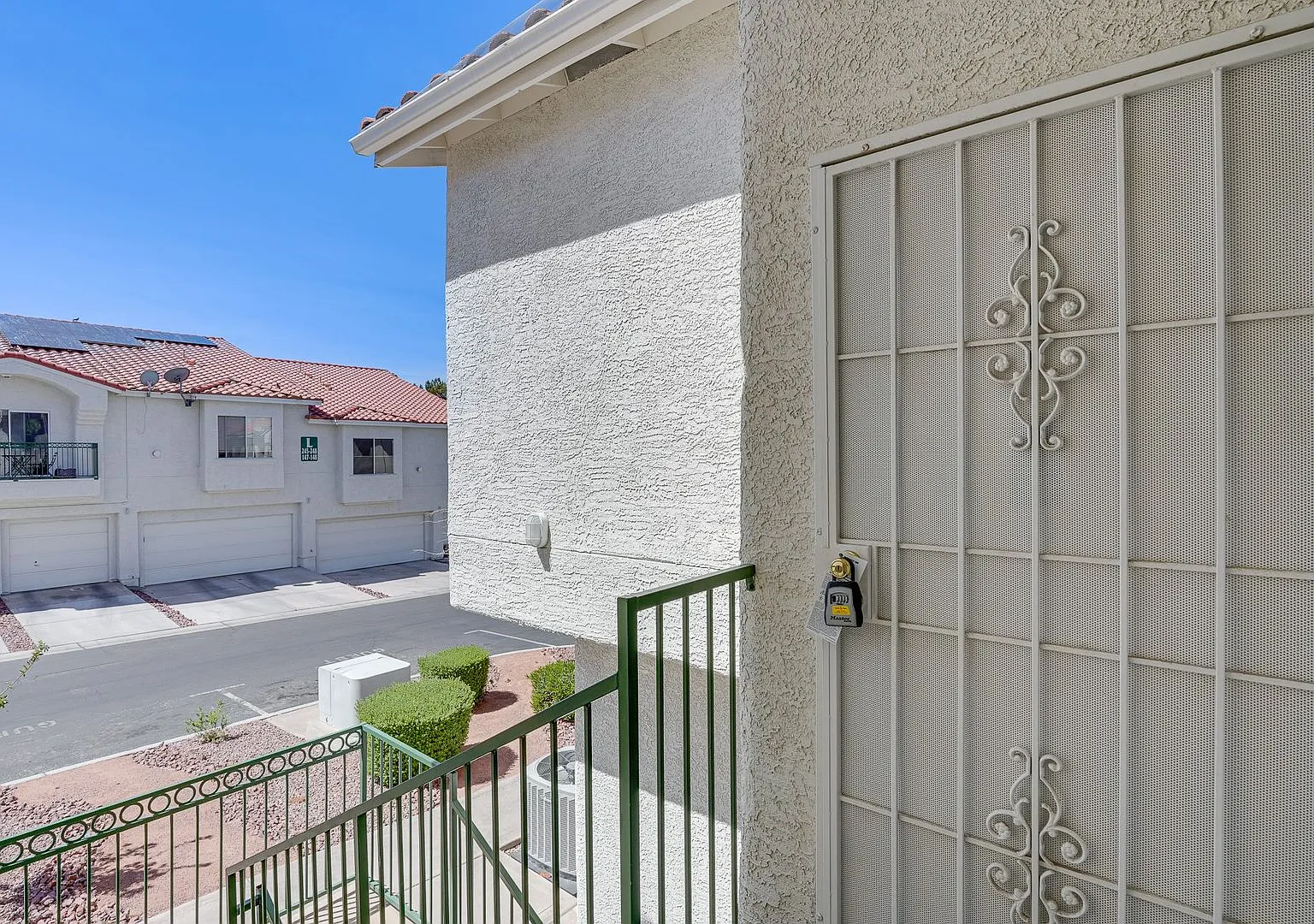 2 Bed 2 Bath Condo Ready For Move In! — Photo 4