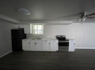 402 Kennedy Dr #1B, Wapello, IA 52653