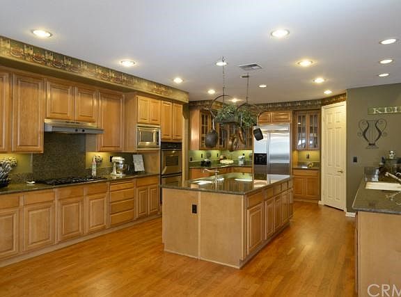 3rd image of 976 Armata Dr