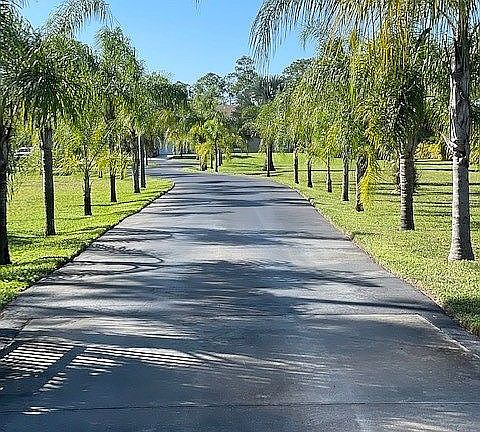 300 feet driveway to home