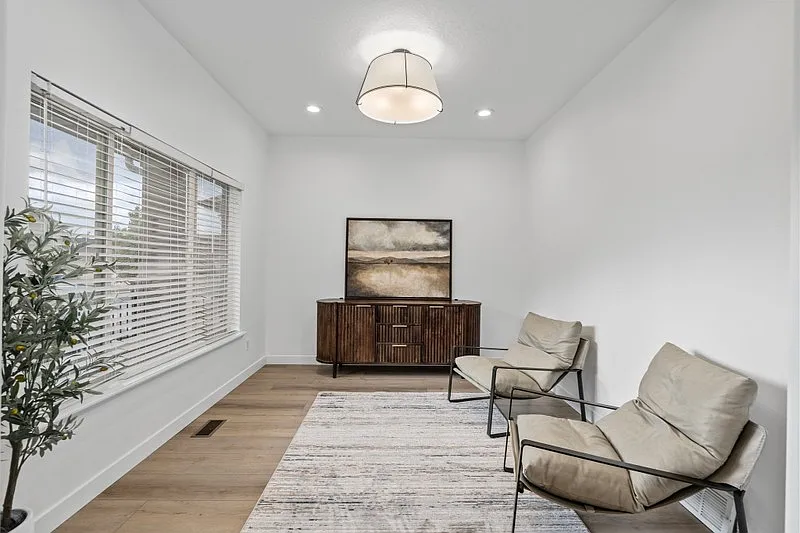 Newly Remodeled Stunning Cedar Hills Home — Photo 2