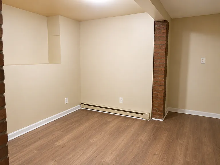9 Thompson St #BASEMENT — Photo 3