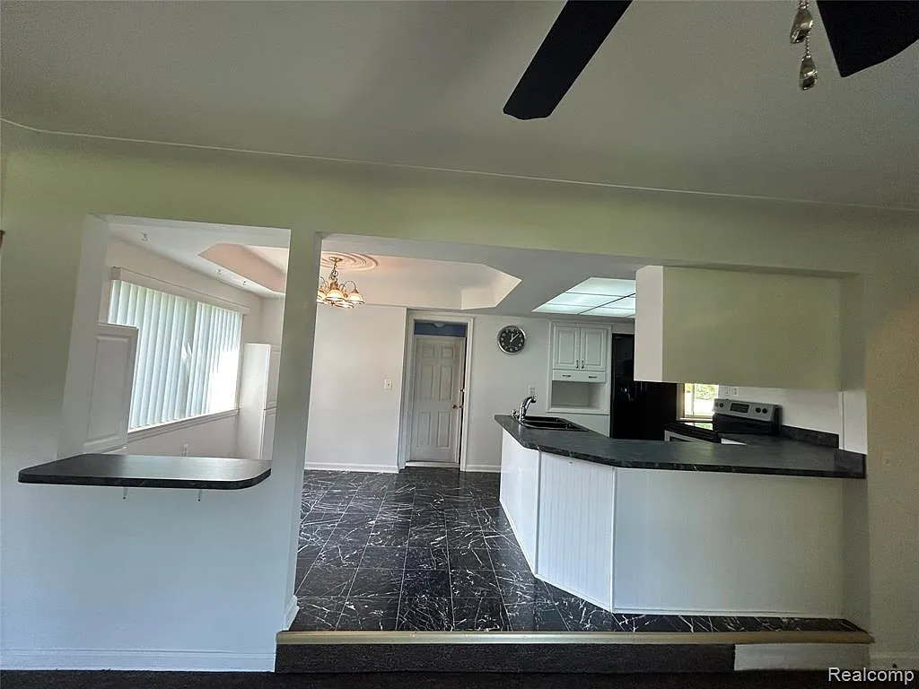 3 bed, 1.5 bath, 1425 sqft, $2,500 — Photo 4