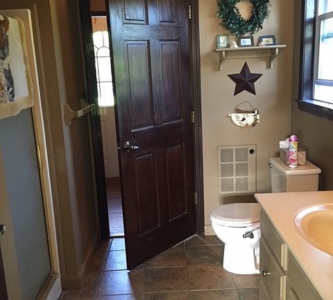 master bath/ main floor