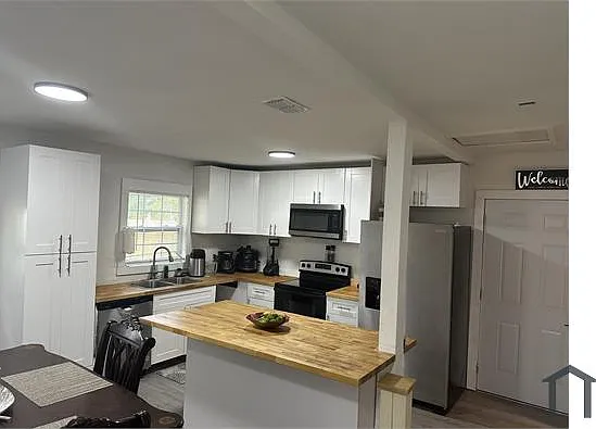 1640 W 4th St — Photo 3
