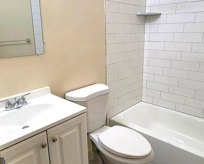 1219 W Silver St #1 — Photo 10