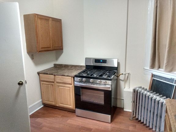 5th image of 984 McLean Ave APT 4