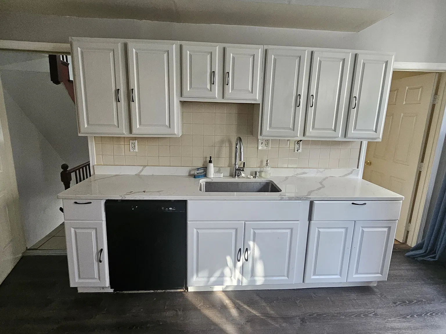 3 bed, 905 sqft, $3,000 — Photo 3