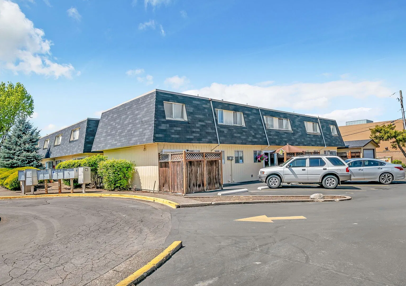 Villa Chateau Apartments — Photo 4