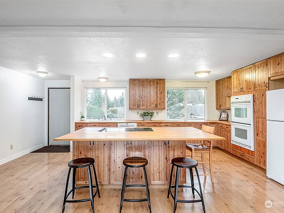 5th image of 9808 Woodland Avenue E