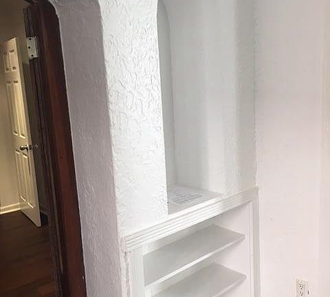 5th image of 5216 De Longpre Ave
