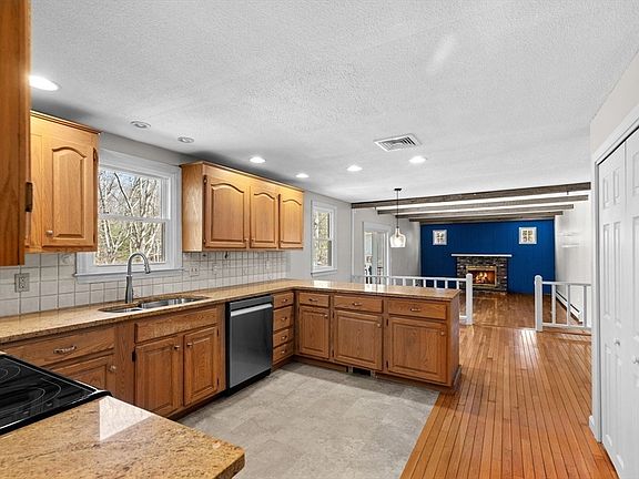 4th image of 36 Cooke Rd
