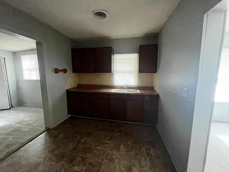 308 Columbia St — Photo 3