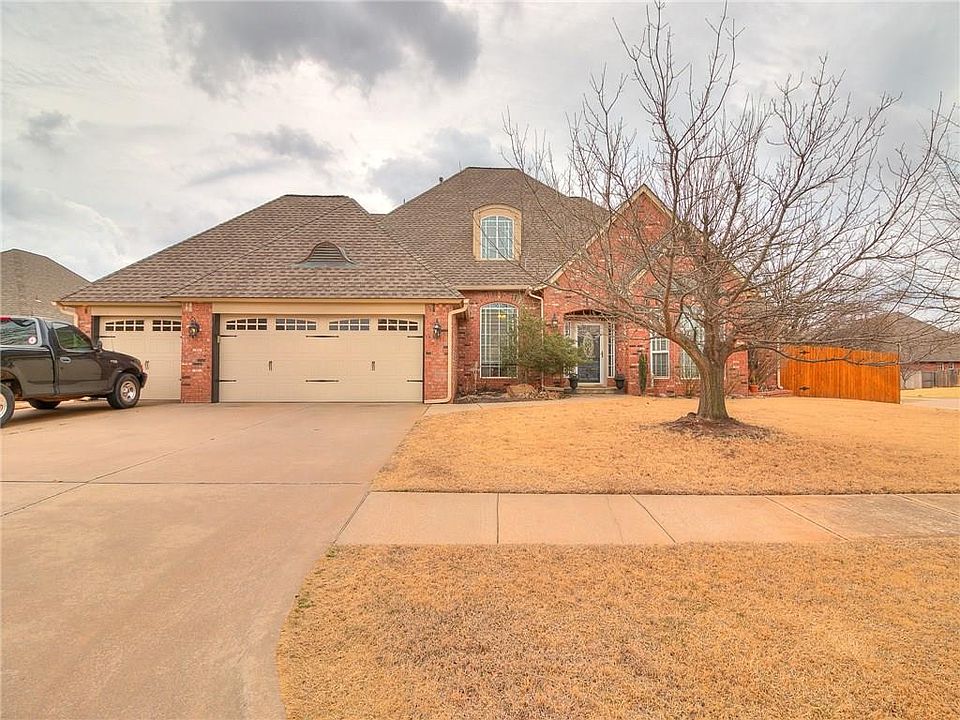 1st image of 1100 Camelot Dr