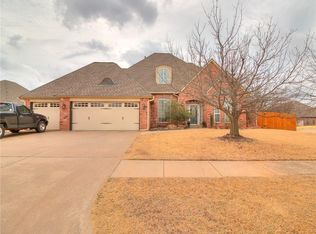 1100 Camelot Dr, Yukon, OK 73099