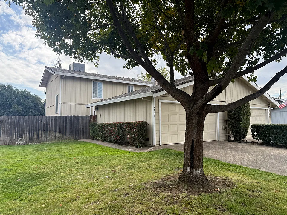 6045 Woodside Dr