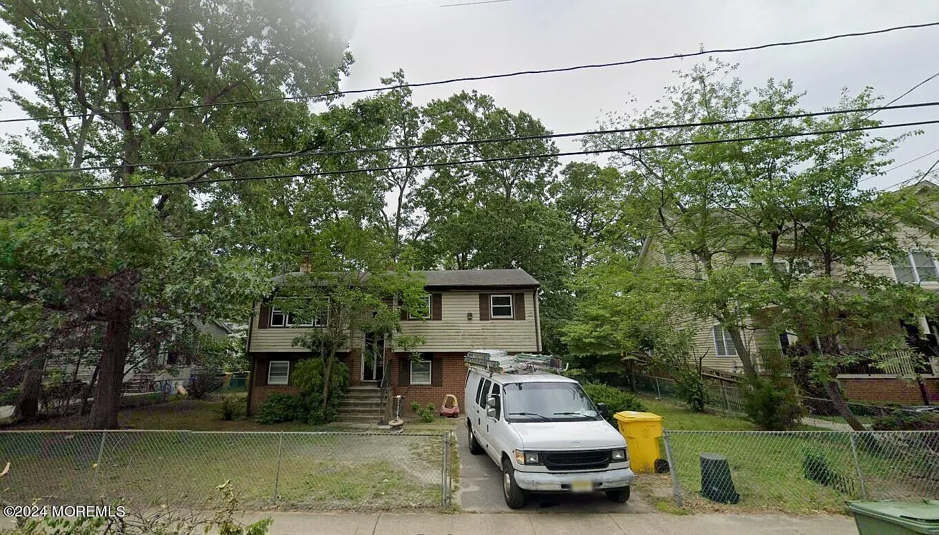 32 13th Street E photo 1