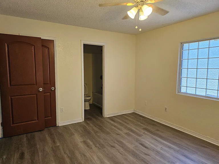 305 E Lake St — Photo 19