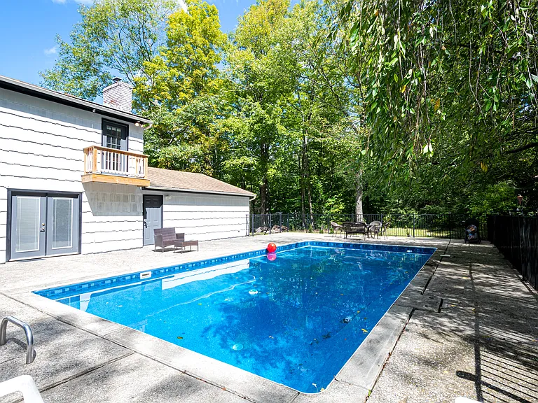5 Beaver Brook Dr — Photo 18