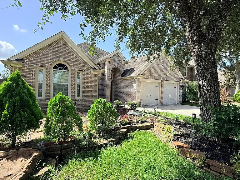 842 Crystal Bay Ln — Photo 2