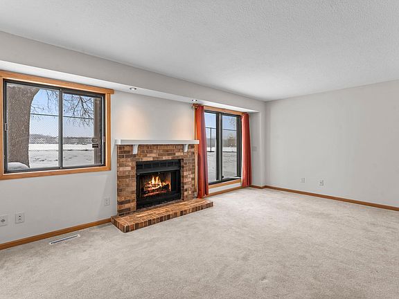 2nd image of 192 Bridlewood Dr