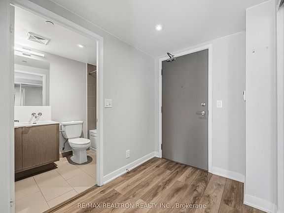 4th image of 88 Harbour St #1410