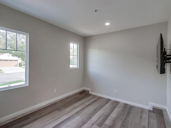 4th image of 16092 Falcon Crest Dr