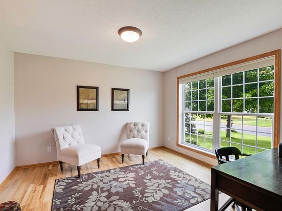 3rd image of 7990 Meadowood Dr