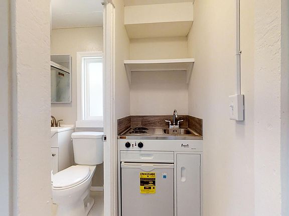 5th image of 948 Palm Ave #6