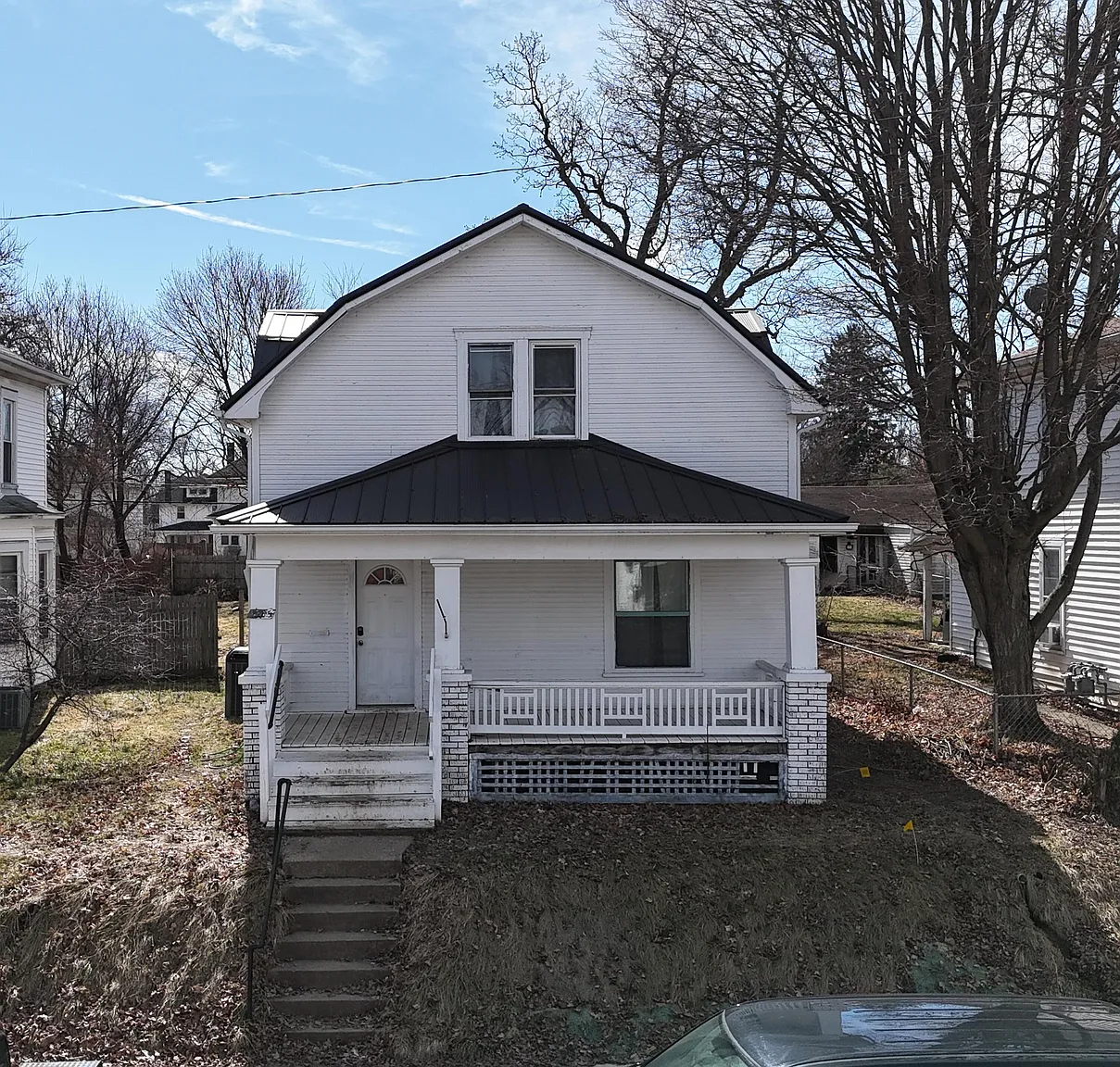 1585 Mound St photo 1