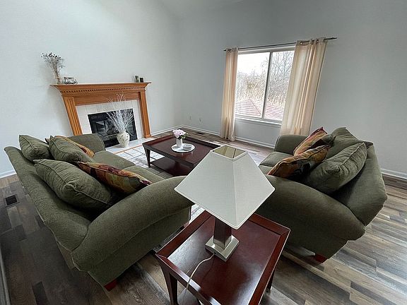4th image of 3489 Honeysuckle Ct
