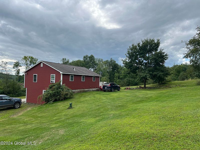 3rd image of 24 Oak Hill Road Road