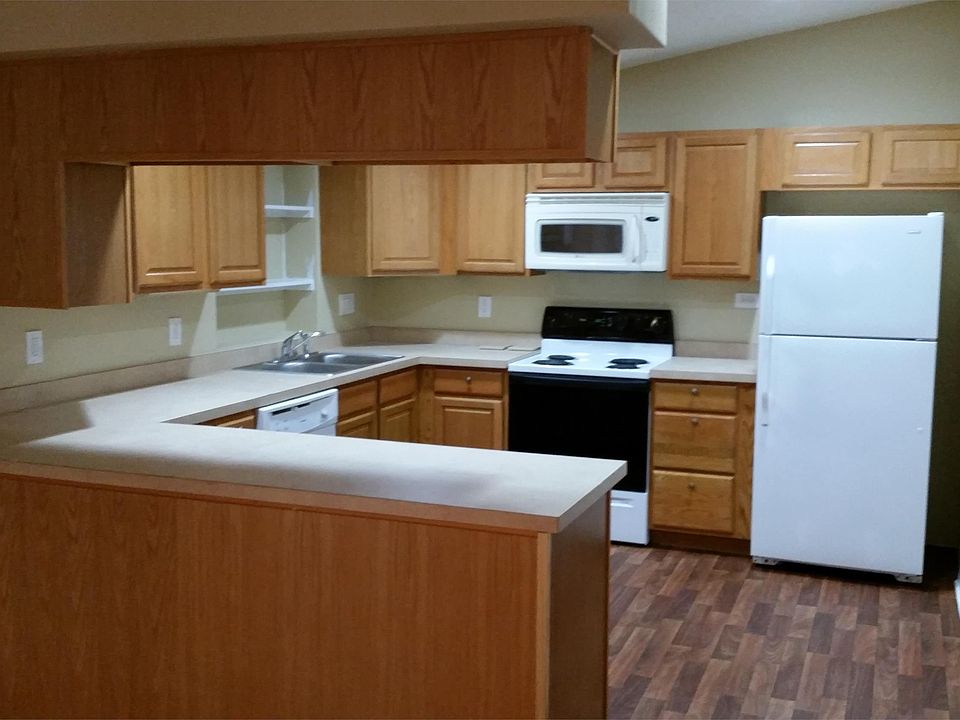 2nd image of 1531 Derrick St