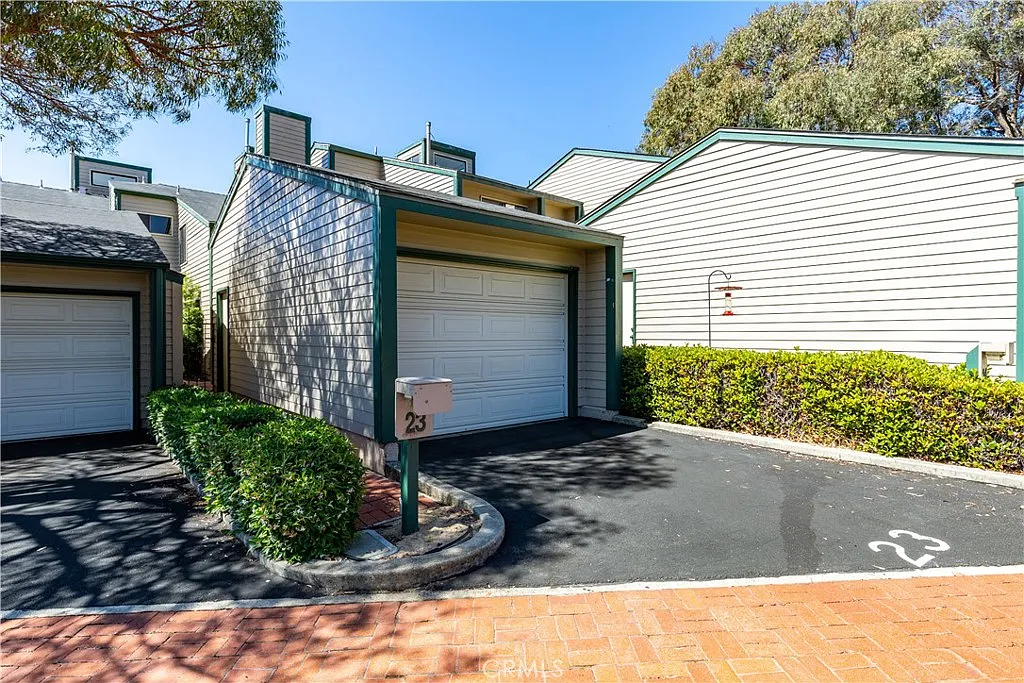 2 bed, 1.5 bath, 1322 sqft, $3,100 — Photo 1
