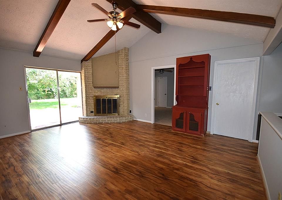 2nd image of 2903 Lazy Spring Dr
