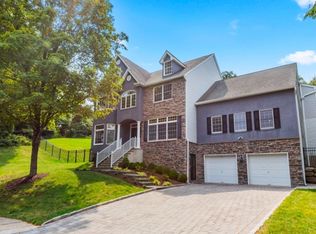 2 Bakley Ter, West Orange, NJ 07052