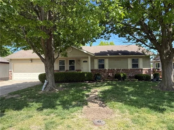 402 W 33rd St, Higginsville, MO 64037