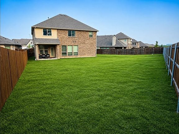 3rd image of 9121 Desert Flora Dr