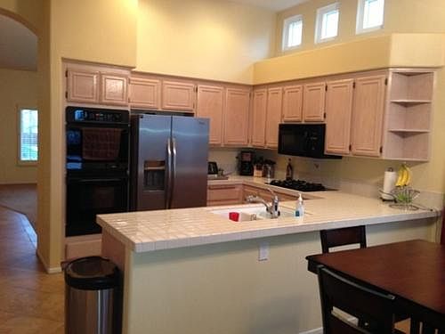 4th image of 952 Honeysuckle Dr