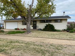 135 Bel Air Dr, Salina, KS 67401