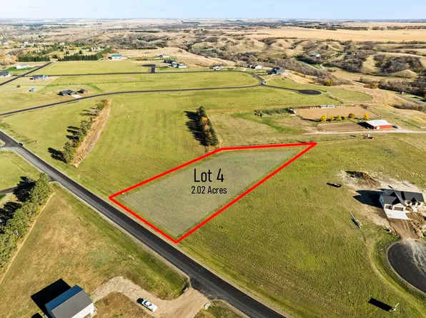 2110 43rd Ave SE, Minot, ND 58701