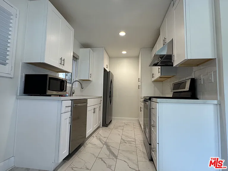 1601 Veteran Ave #101 — Photo 29