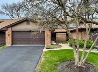 132 White Birch Ln, Westmont, IL
