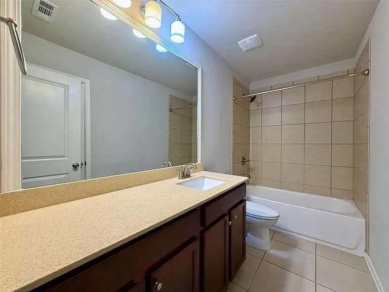 5115 Breezewood Cir — Photo 32
