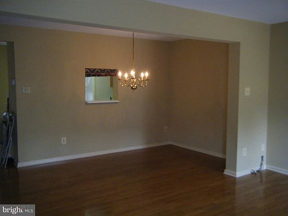 4th image of 249 Sloan Ct