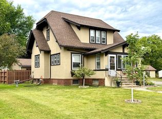 19 1st Ave NE, Fairfax, MN 55332