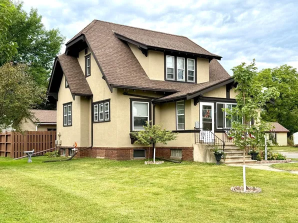 19 1st Ave NE, Fairfax, MN 55332