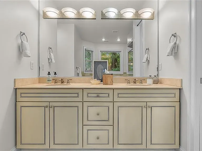 1377 Hawaiian Dr — Photo 31