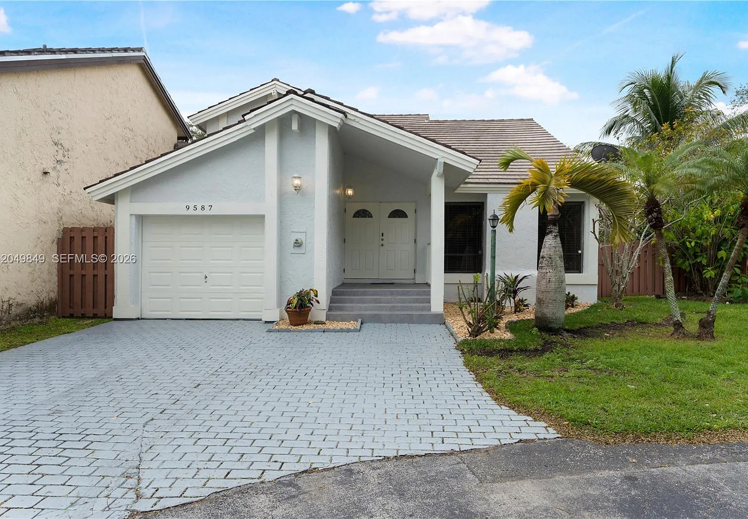 3 bed, 2.5 bath, $3,500 — Photo 2